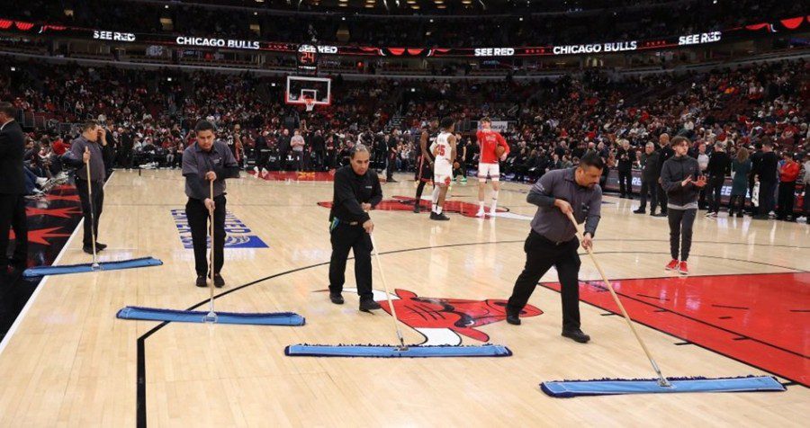 NBA: Αναβλήθηκε το Μπουλς – Χιτ λόγω ακατάλληλου παρκέ στο United Center