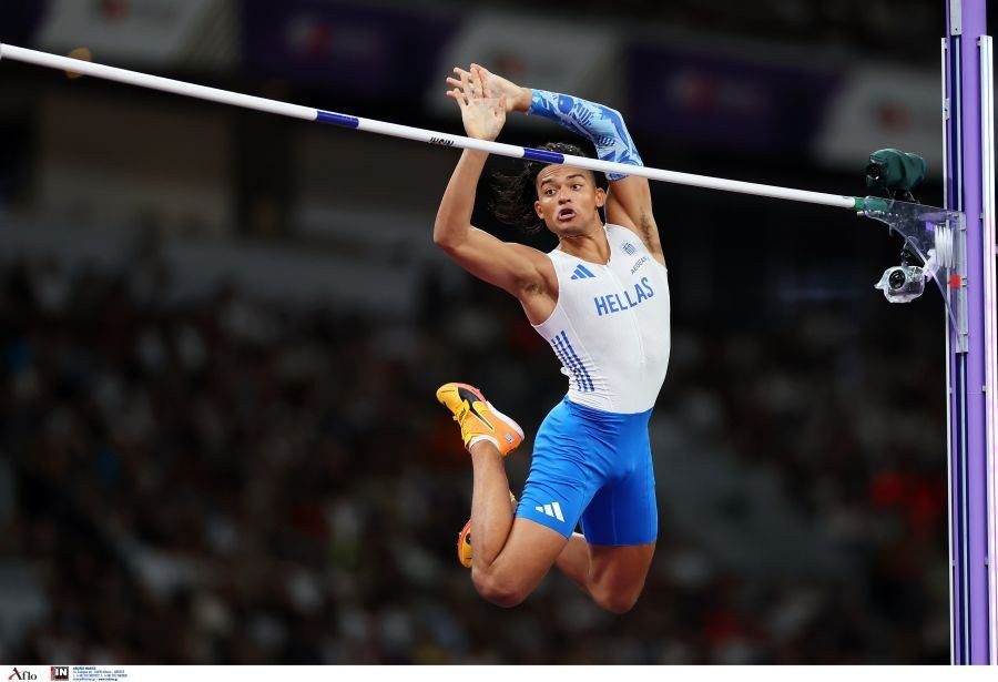 Ο Καραλής «πέταξε» στα 6,07μ. και έγραψε ιστορία στον κλειστό στίβο! (VIDEO)