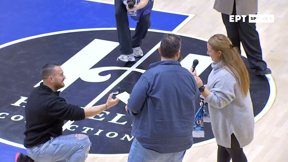 Πρόταση γάμου στο ημίχρονο του Κολοσσός Ρόδου – Μαρούσι (vid)