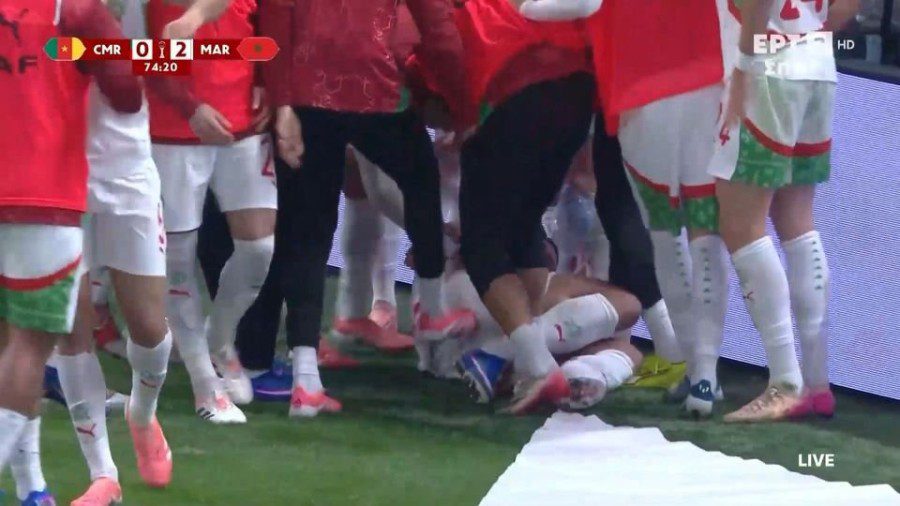 Απίθανο σκηνικό με Σαϊμπάρι: Σκόραρε και οι συμπαίκτες του τον… κλώτσησαν στους πανηγυρισμούς (VIDEO)