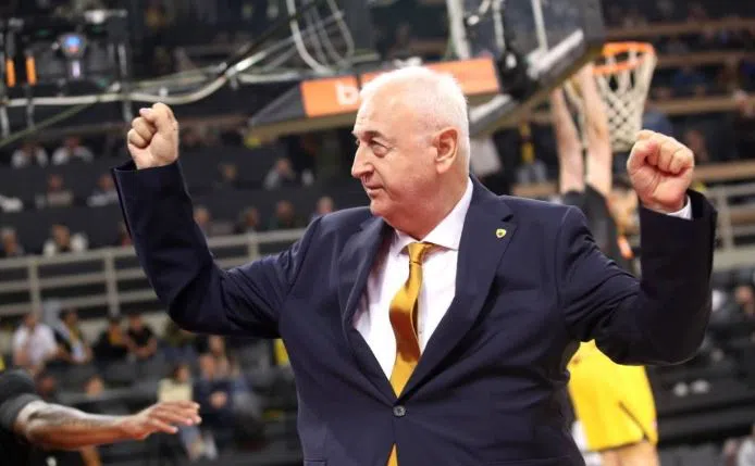 Αποθέωση από τον λαό της ΑΕΚ στη SUNEL Arena – Υπόκλιση στον Σάκοτα!