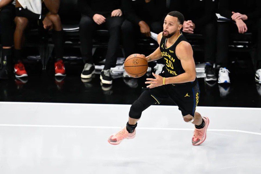 NBA: Κορυφαία εμφάνιση Κάρι και άνετη επικράτηση Γκόλντεν Στέιτ Γουόριορς – Όλα τα αποτελέσματα (vids)