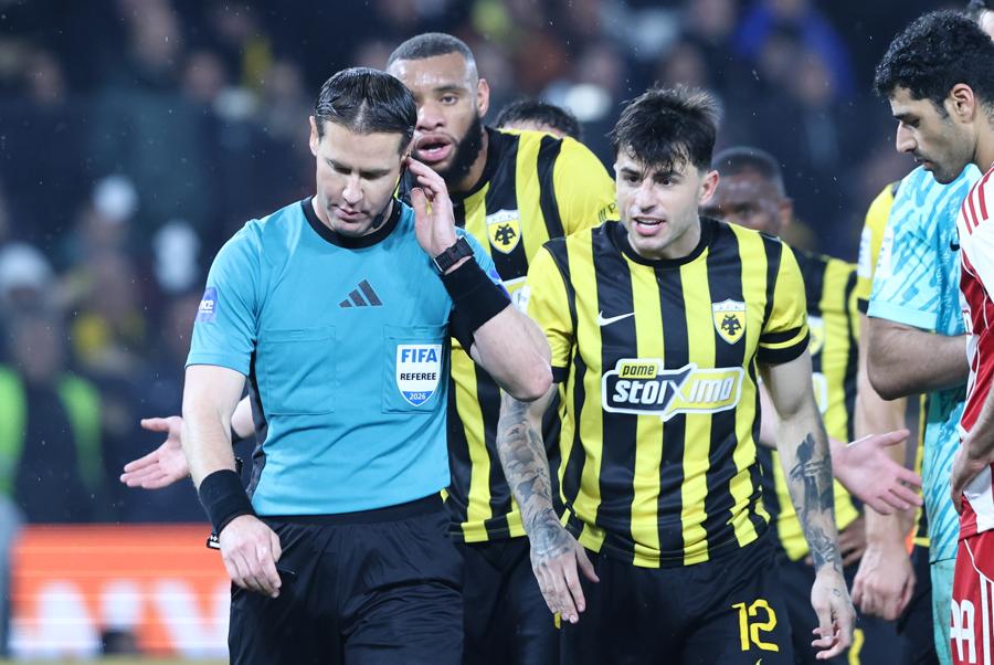 Θύελλα αντιδράσεων για Μάκελι: Ακύρωσε πεντακάθαρο γκολ της Άλκμααρ στο παιχνίδι με τον Άγιαξ και προκάλεσε σάλο! (VIDEO)