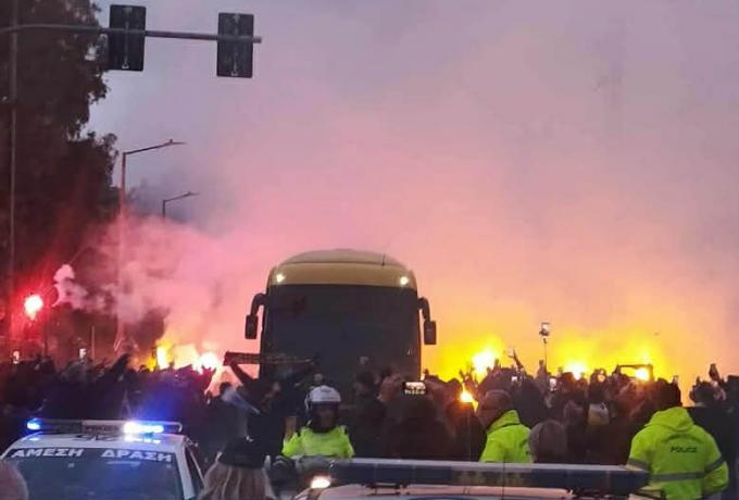 «Ντόπα» κόσμου στην ΑΕΚ έξω από την OPAP Arena πριν τη σέντρα με τον Λεβαδειακό (vid)