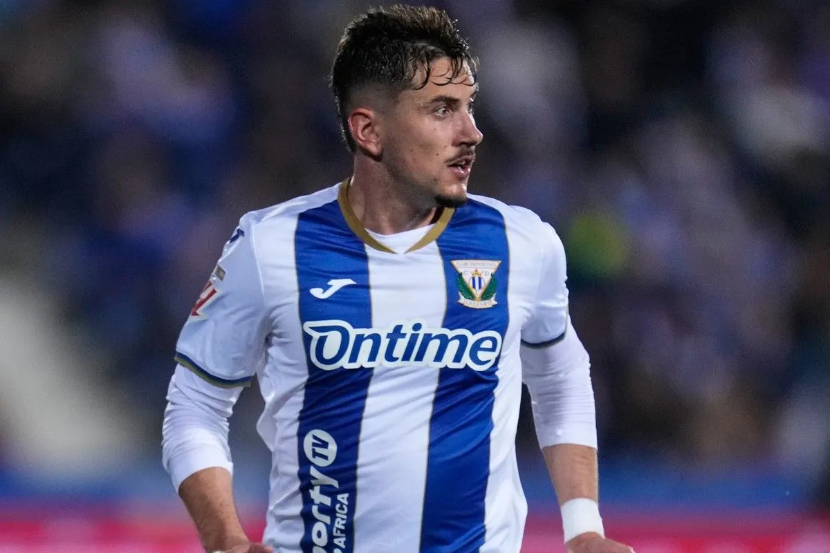 Παναθηναϊκός: Έφτασε στην Αθήνα ο Χάβι Ερνάντεθ για τις υπογραφές