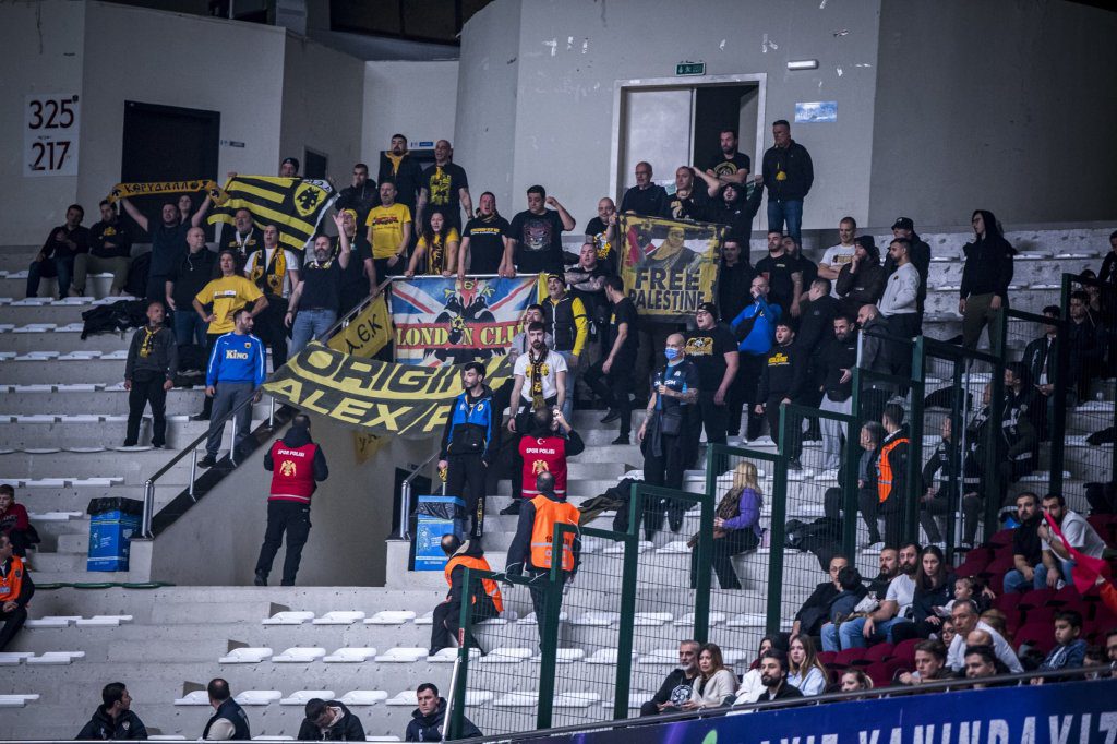 ΑΕΚ Μπάσκετ: Ομάδα και κόσμος πανηγύρισαν το μεγάλο διπλό (VIDEO)