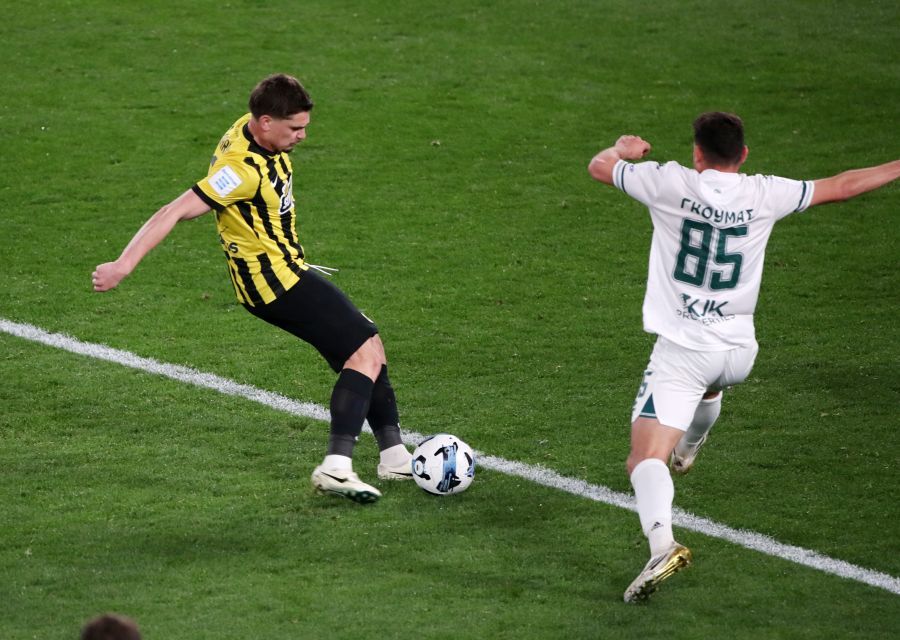 ΑΕΚ: Συμπλήρωσε κάρτες ο Ραζβάν Μαρίν