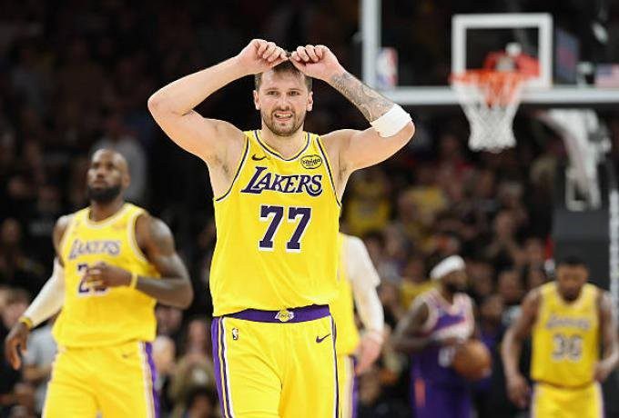 NBA: Ήττα-σοκ των Λέικερς από τους Σανς με τρίποντο στην εκπνοή – Όλα τα αποτελέσματα (vids)