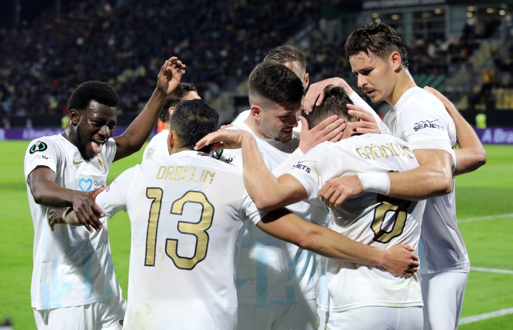 Ποιοι ποδοσφαιριστές της ΑΕΚ βρίσκονται στο όριο καρτών