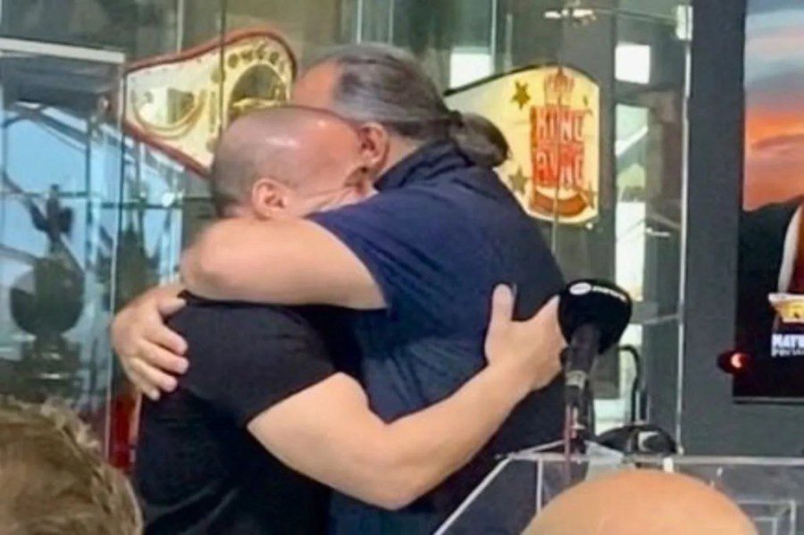 Η ατάκα του Μάριου Ηλιόπουλου στον Ζαμπίδη στη συνέντευξη Τύπου με τον Μέιγουεδερ