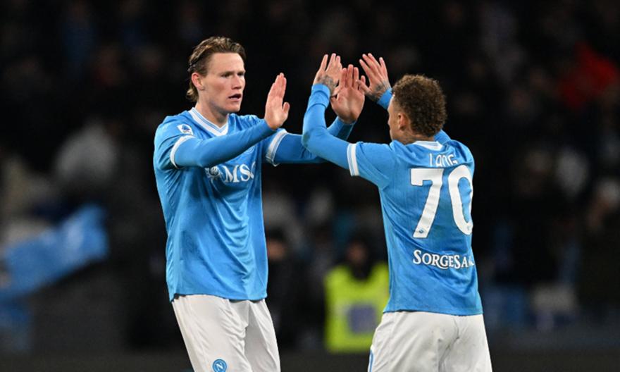 «Ανανεώνει με την Νάπολι ο ΜακΤόμινεϊ»