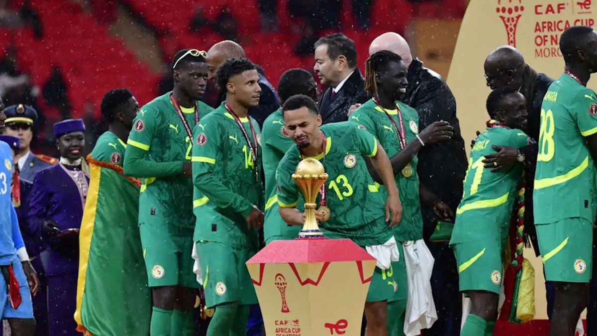 Σενεγάλη: Παρουσιάζει το τρόπαιο του AFCON στο Παρίσι παρά την αφαίρεση