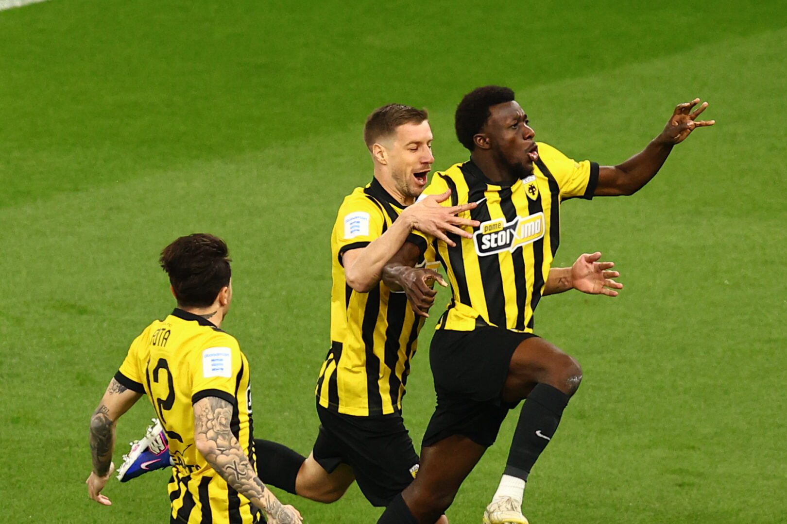 Τους ΞΕΡΑΝΕ μέσα στο Φάληρο και τώρα πιάστε την!