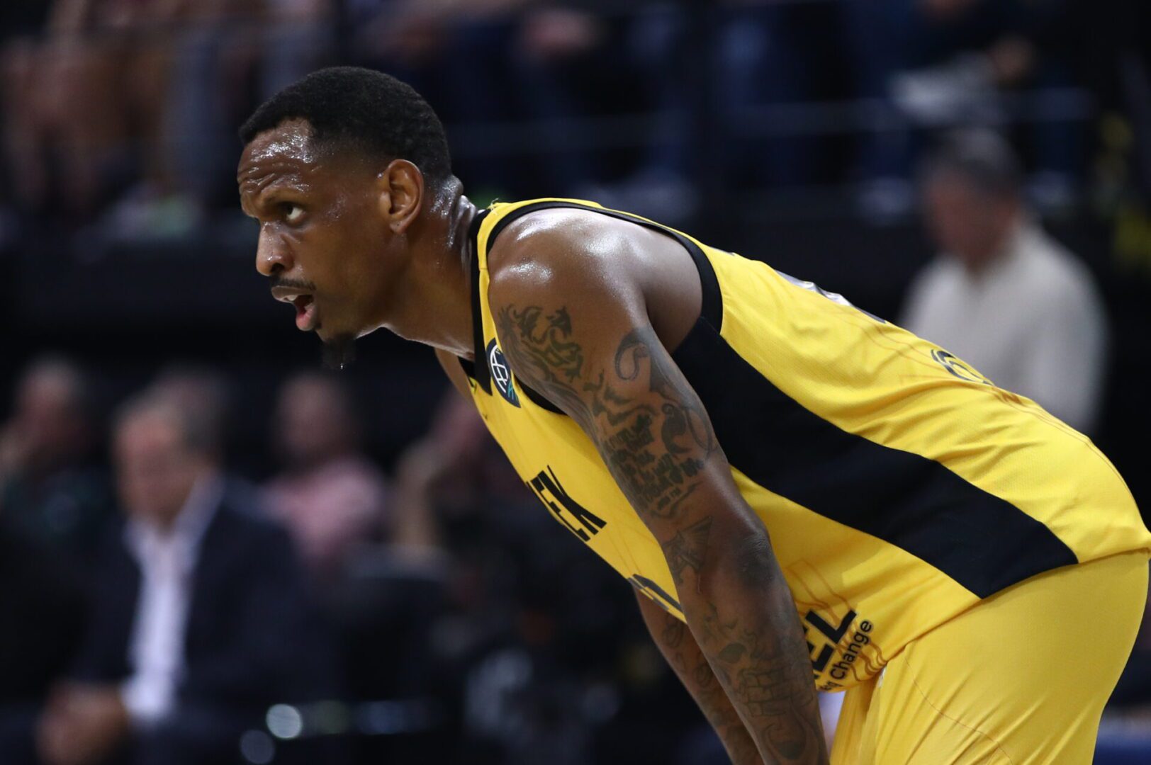 ΑΕΚ – Μπανταλόνα: Ο Φίζελ «έσβησε» τον Κραγκ με απίθανη τάπα (vid)