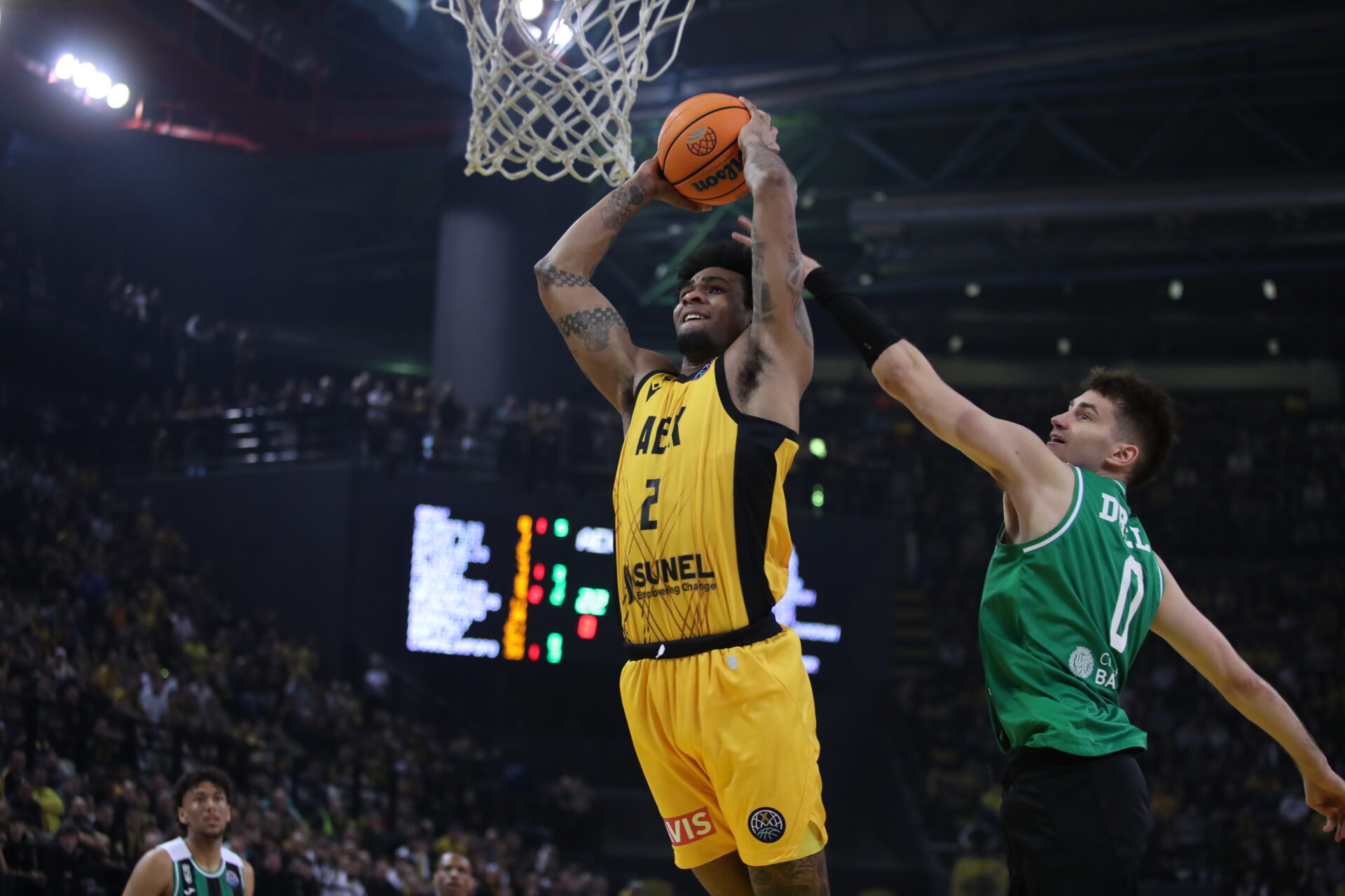 ΑΕΚ – Μπανταλόνα: Αδιανόητο κάρφωμα του Μπράουν (vid)