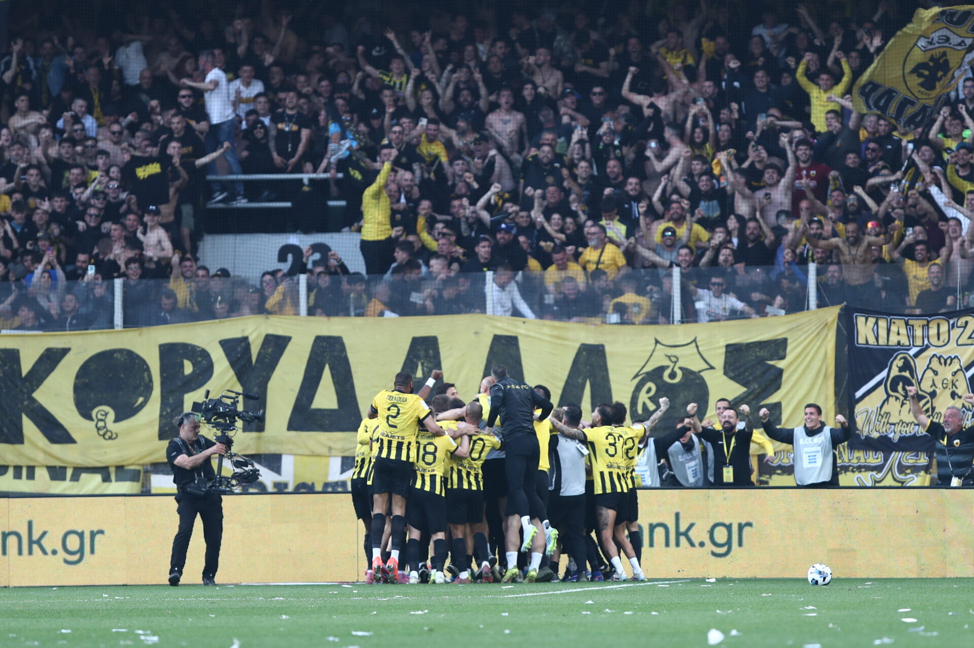 Το «καυτό» πάρτι της Νέας Φιλαδέλφειας και ο θρίαμβος της ΑΕΚ επί του ΠΑΟΚ – Δείτε την παρακάμερα του αγώνα! (VIDEO)