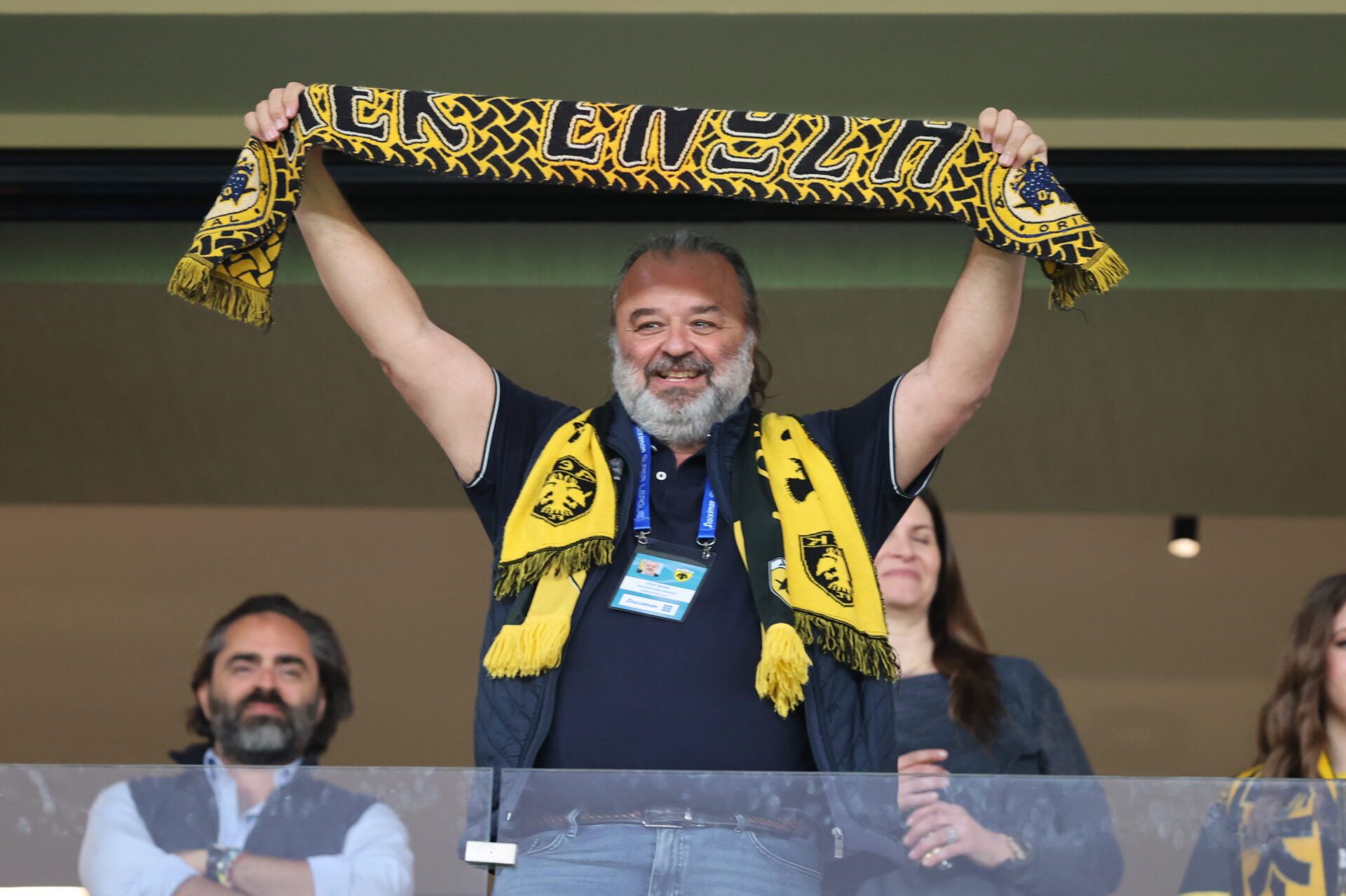 ΑΕΚ: Ο Μάριος Ηλιόπουλος τραγούδησε το «Αγάπα με» στην «Allwyn Arena» μετά τη σπουδαία νίκη επί του ΠΑΟΚ!