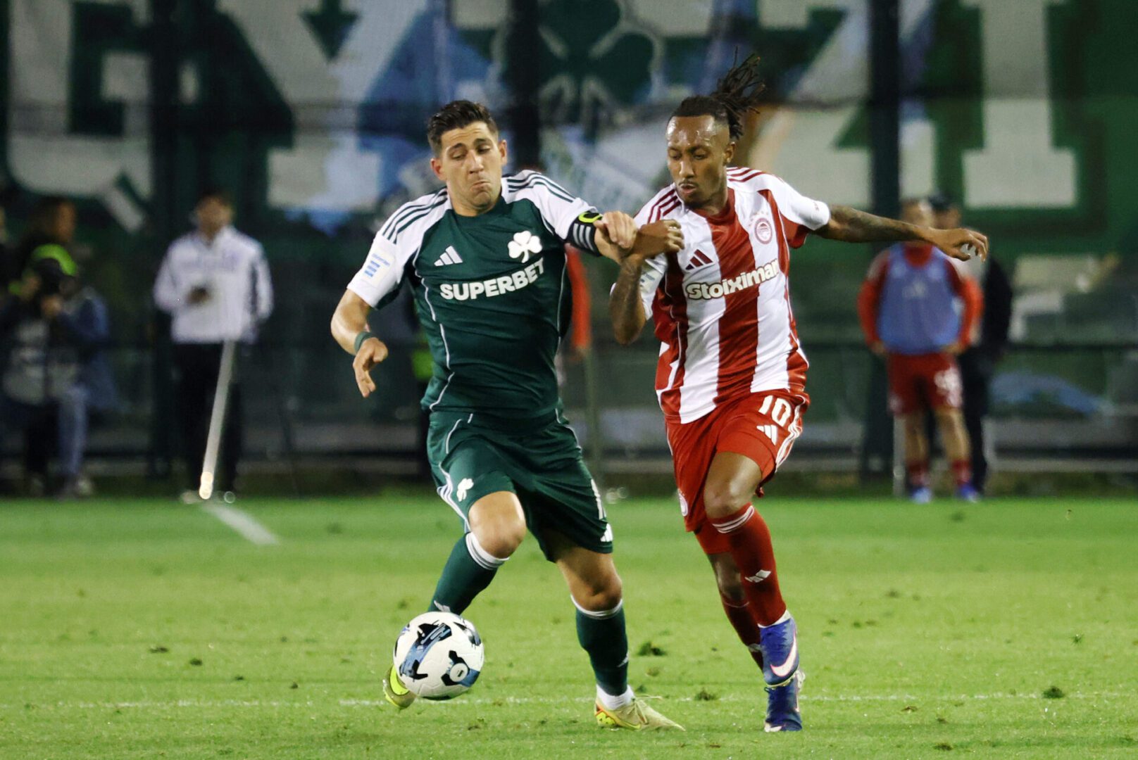 Ο Ολυμπιακός «λύγισε» τον Παναθηναϊκό στη Λεωφόρο και παρέμεινε στο -5 από την ΑΕΚ