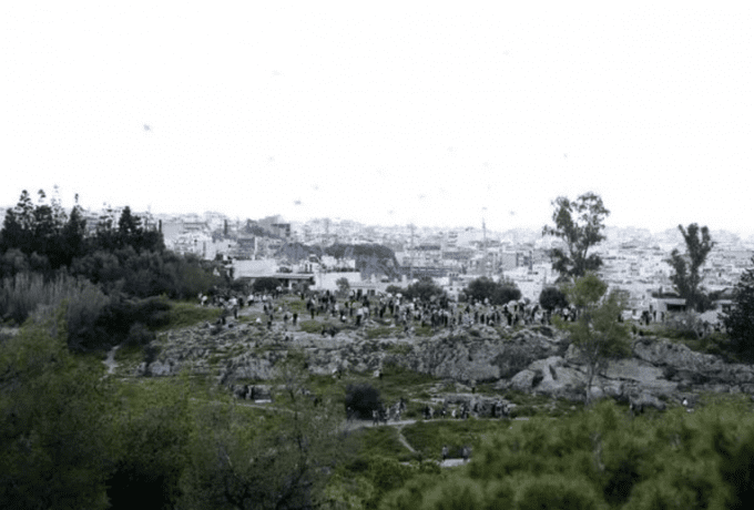 Συμπλοκή στον Λόφο του Φιλοπάππου: Δύο τραυματίες μετά από άγρια συμπλοκή