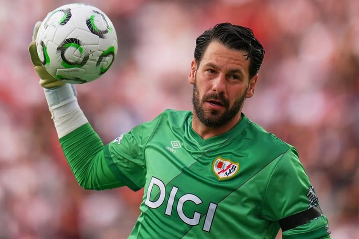 ΑΕΚ – Ράγιο: Με επίδεσμο ο Μπατάγια στην Αθήνα πριν τη ρεβάνς