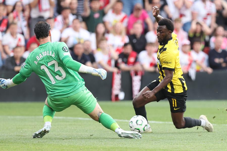 Ράγιο Βαγιεκάνο: Αμφίβολος ο Μπατάλια για Μαγιόρκα και ΑΕΚ