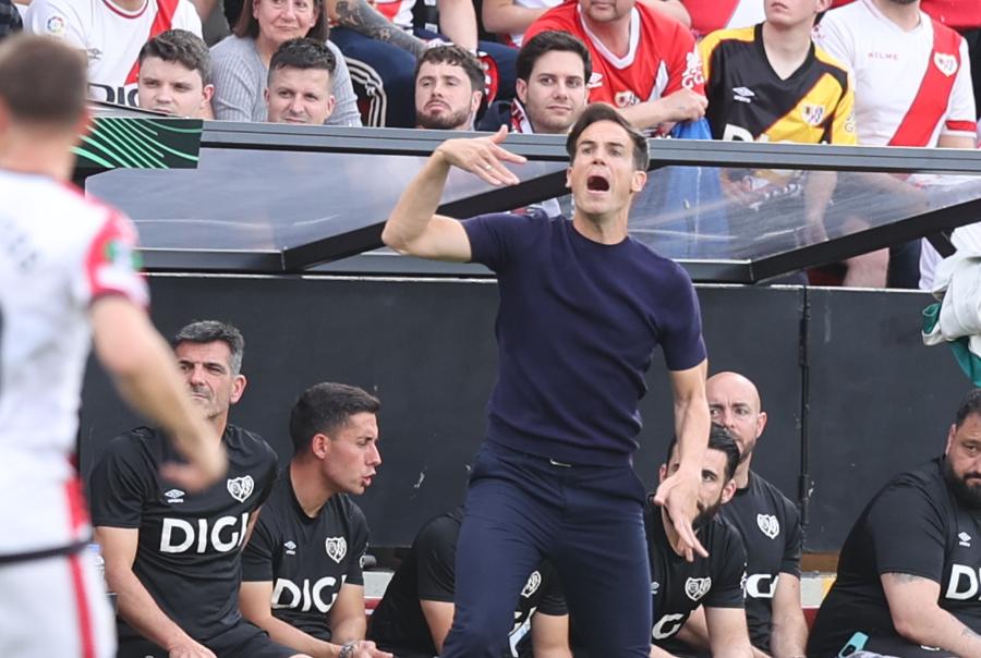 Ράγιο Βαγιεκάνο – ΑΕΚ: Ο Πέρεθ είχε… ζητήσει το αποτέλεσμα σύμφωνα με τον Παλαθόν