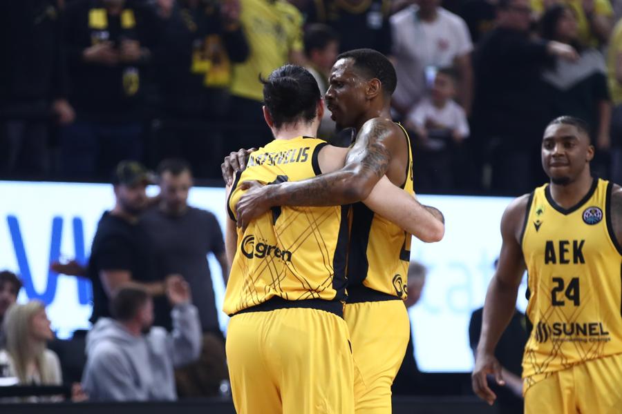 Μας γυρίζει 20 χρόνια πίσω αυτή η ΑΕΚ