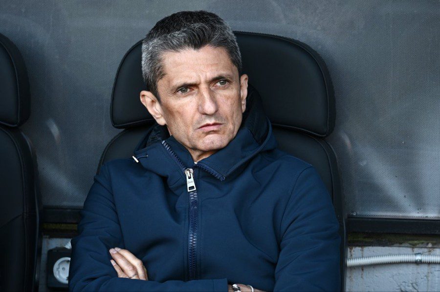 Εσπευσμένη αναχώρηση Λουτσέσκου για Βουκουρέστι