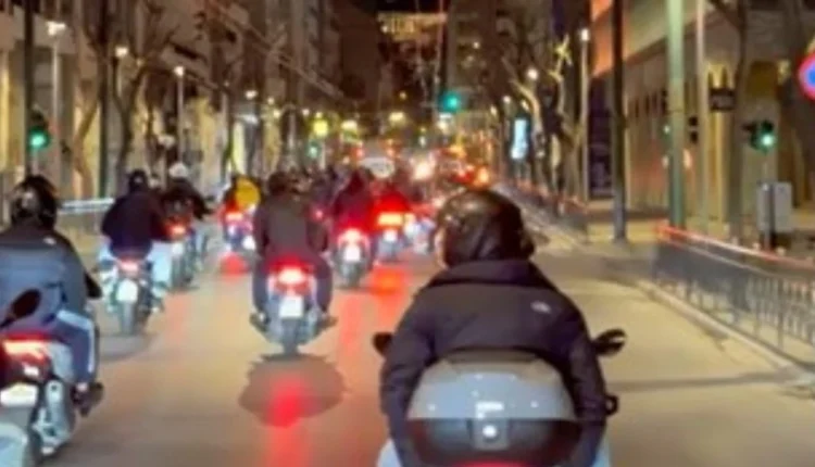 Τρέλα για την ΑΕΚ: Λαοθάλασσα στους δρόμους για τη θριαμβευτική υποδοχή στη Φιλαδέλφεια (vid)