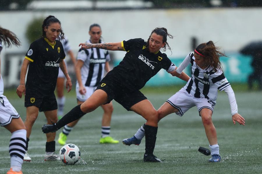 ΑΕΚ Ποδόσφαιρο Γυναικών: Έντονος εκνευρισμός για την διαιτησία του ημιτελικού με τον ΠΑΟΚ