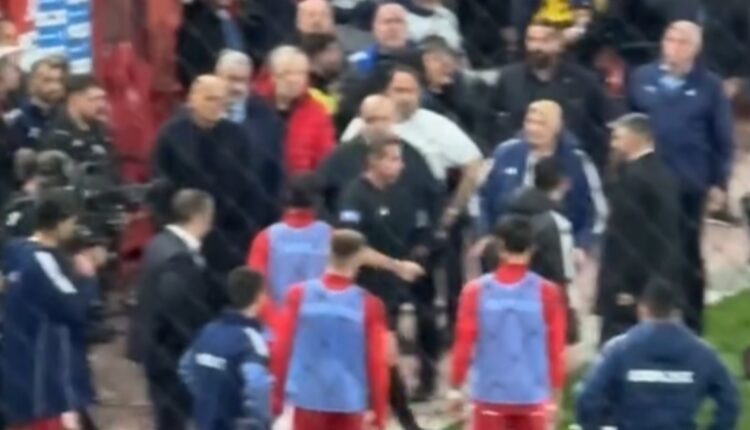 Δίπλα στον Στίλερ οι άνθρωποι του Ολυμπιακού στο VAR για το γκολ που ακυρώθηκε (vid)