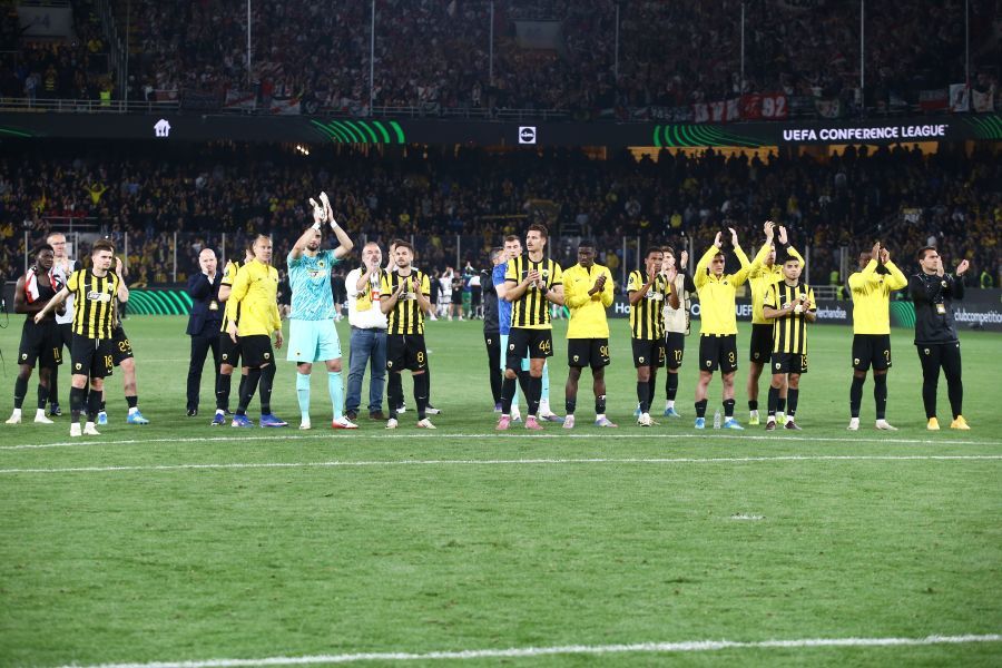 Οι ποδοσφαιριστές της Ράγιο Βαγιεκάνο χειροκρότησαν αυτούς της ΑΕΚ (VIDEO)