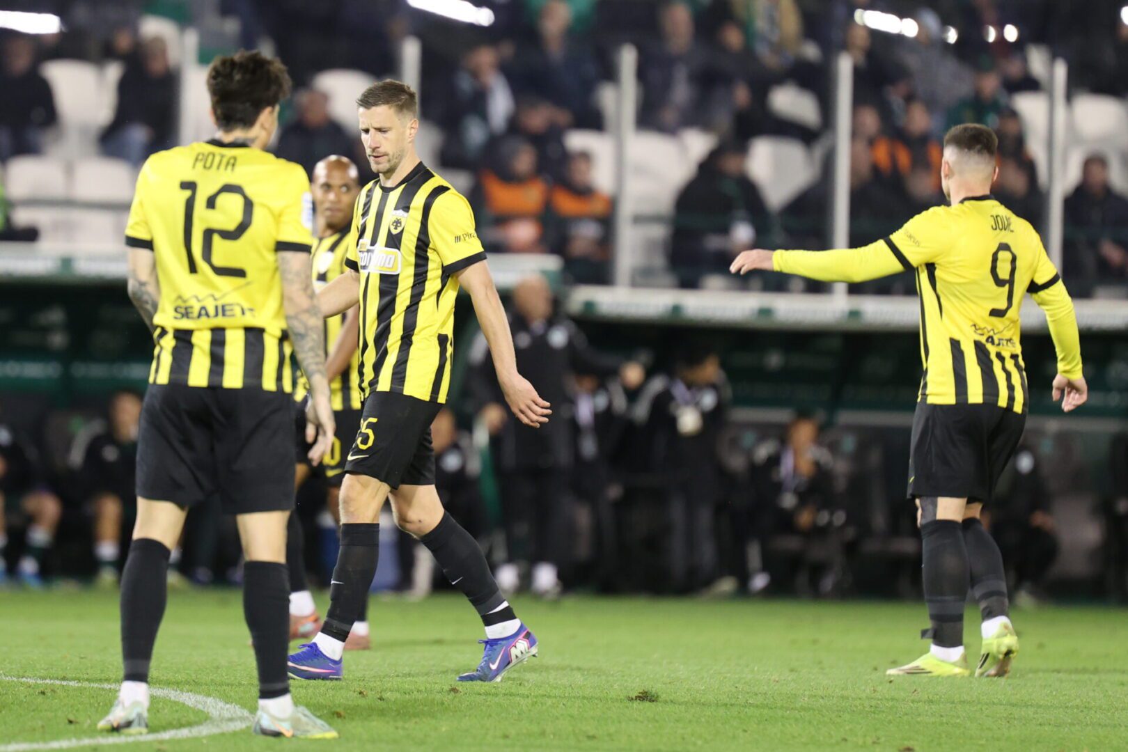 Βαθμολογία Super League: Συνεχίζει στην κορυφή η ΑΕΚ στο +6 από ΠΑΟΚ και Ολυμπιακό
