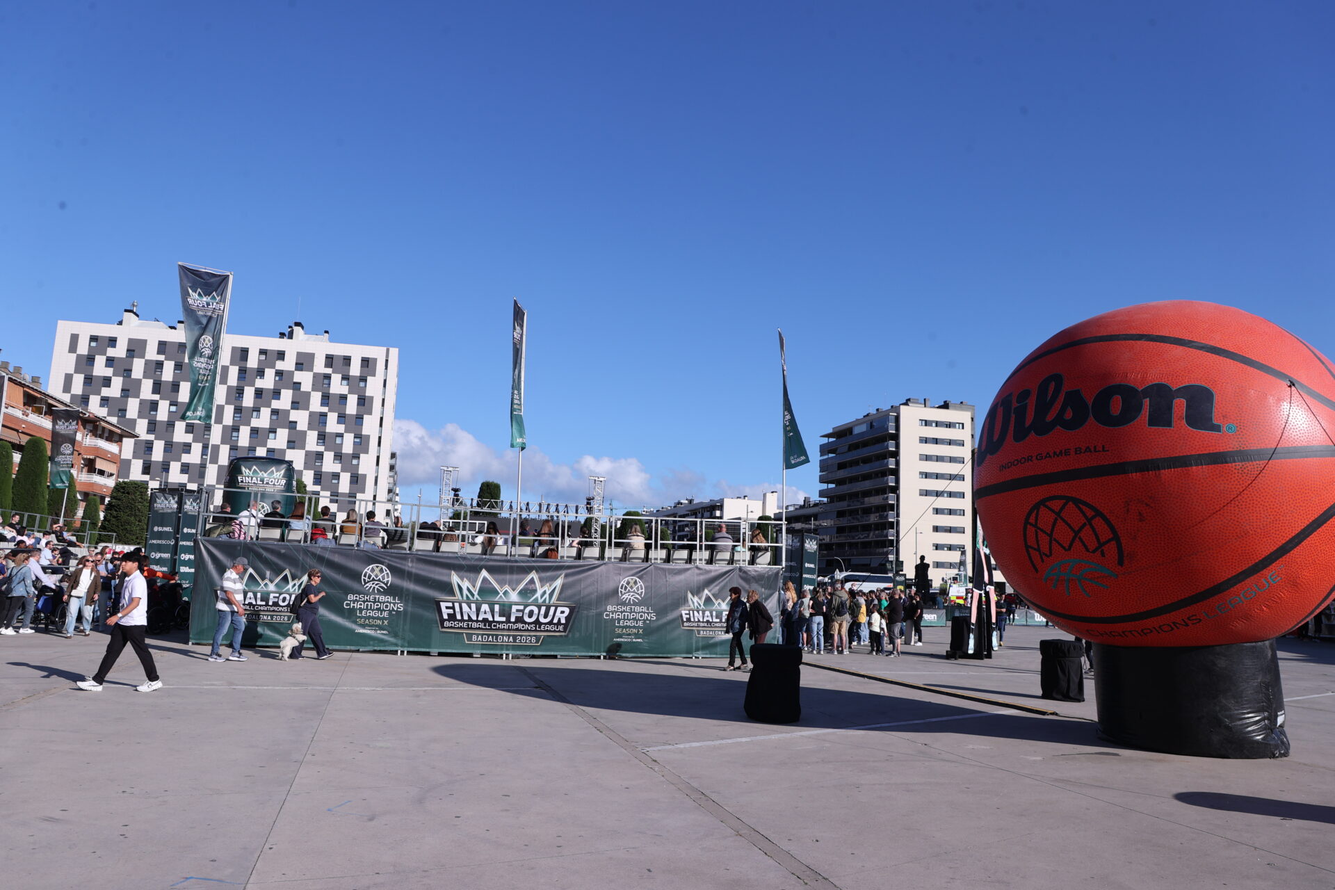 Στη Fan Zone της ΑΕΚ στην Μπανταλόνα ο Βαγγέλης Αγγελόπουλος (ΦΩΤΟ)