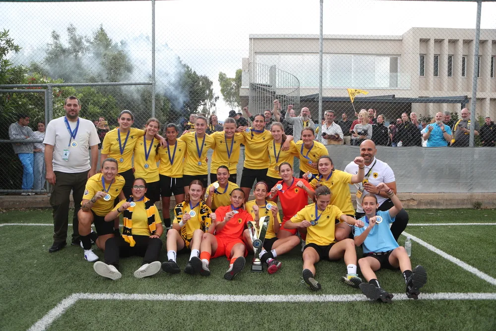 Futsal Γυναικών: Η στιγμή που οι παίκτριες της ΑΕΚ σηκώνουν την κούπα! (VIDEO)
