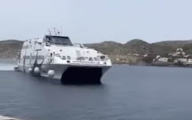 «Κιτρινόμαυρη» Αμοργός: Πλοίο της Seajets μπήκε στο λιμάνι υπό τους ήχους του ύμνου της ΑΕΚ! (VIDEO)