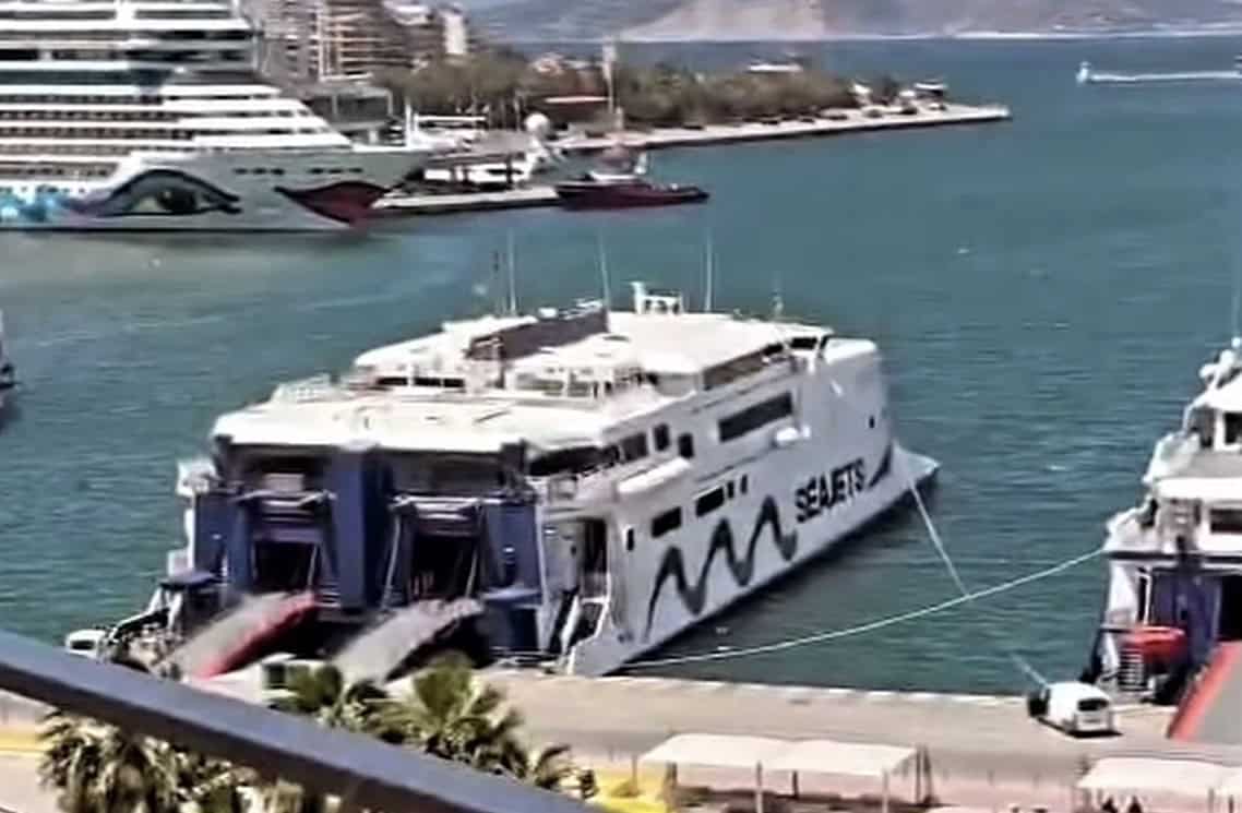Μάριος Ηλιόπουλος: Τα πλοία της Seajets αποχαιρετούν τον Πειραιά με τον ύμνο της ΑΕΚ στη διαπασών! (VIDEO)