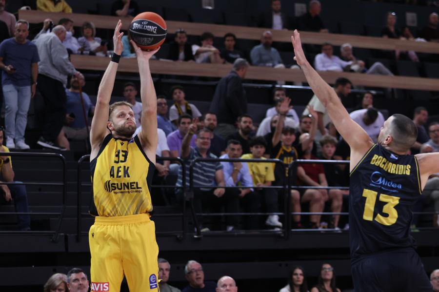 ΑΕΚ – Άρης Betsson: Τρίποντο και ωραία ασίστ από τον Χαραλαμπόπουλο στο πρώτο δεκάλεπτο (VIDEO)
