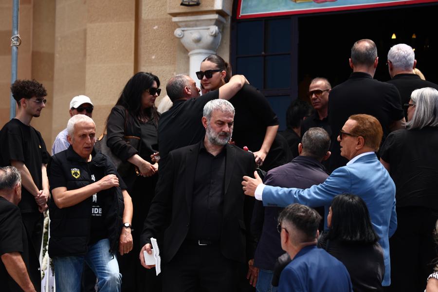 Συγκλονίζει ο Τραϊανός Δέλλας στο τελευταίο «αντίο» στη Γωγώ Μαστροκώστα