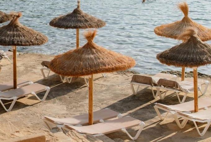 Γερμανός τουρίστας δικαιώθηκε για ξαπλώστρες: Αποζημίωση σχεδόν 1.000 ευρώ από δικαστήριο στο Ανόβερο