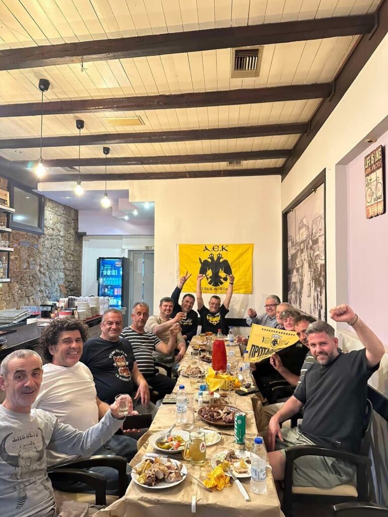 Οι Ενωσίτες γιορτάζουν το 14ο πρωτάθλημα της ΑΕΚ με ξεχωριστές εκδηλώσεις και… 14 κιλά γουρουνόπουλα (ΦΩΤΟ)