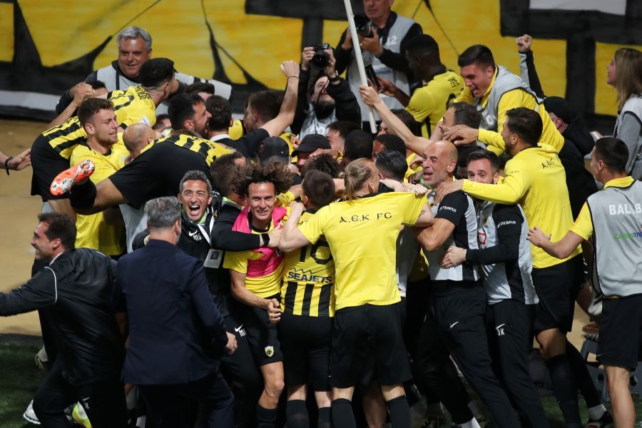 ΑΕΚ: Το 14ο πρωτάθλημα και η «χρυσή βίβλος» της Super League