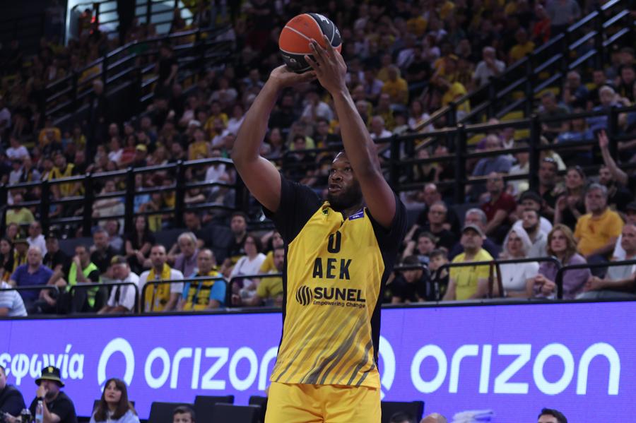 ΑΕΚ – Άρης Betsson: Πέρασε μπροστά στο σκορ η «Ένωση» με τρίποντα των Γκρέι και Φλιώνη (VIDEO)