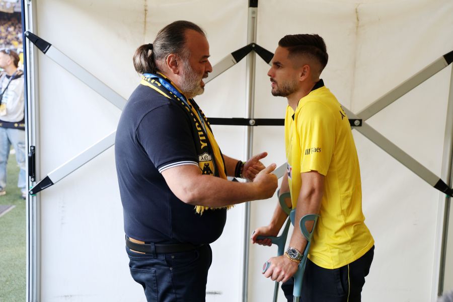 ΑΕΚ: Με πατερίτσες στην «ALLWYN Arena» ο Γκατσίνοβιτς – Το τετ α τετ με τον Ηλιόπουλο