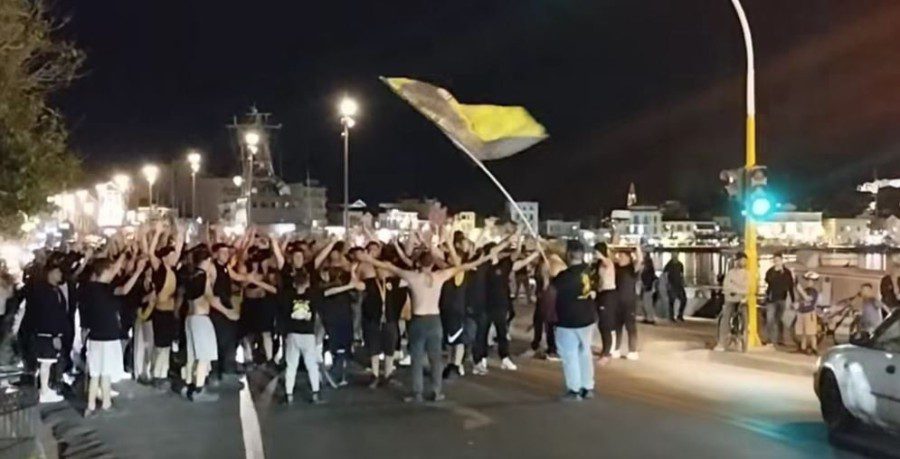 ΑΕΚ: Ξέσπασαν σε πανηγυρισμούς Χίος και Λέσβος μετά την κατάκτηση του τίτλου (vid)