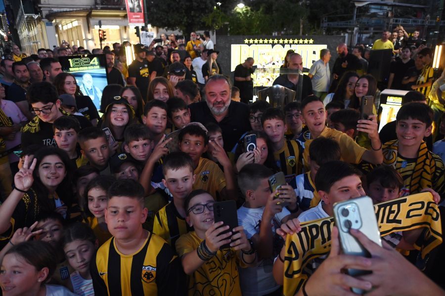 ΑΕΚ: Πολύ όμορφες στιγμές στην Πάτρα με εκατοντάδες παιδιά – Αποθέωση για τον Μάριο Ηλιόπουλο