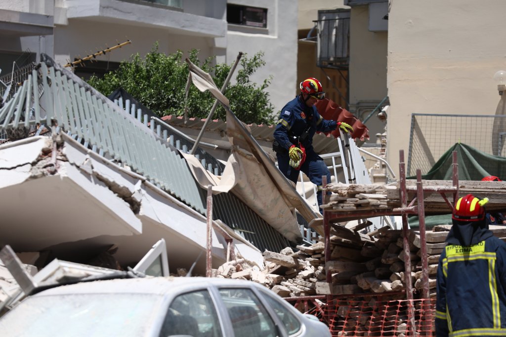 Συναγερμός στα Κάτω Πετράλωνα: Κατέρρευσε τετραώροφο κτήριο στην οδό Αλκμήνης – Πληροφορίες για εγκλωβισμένους