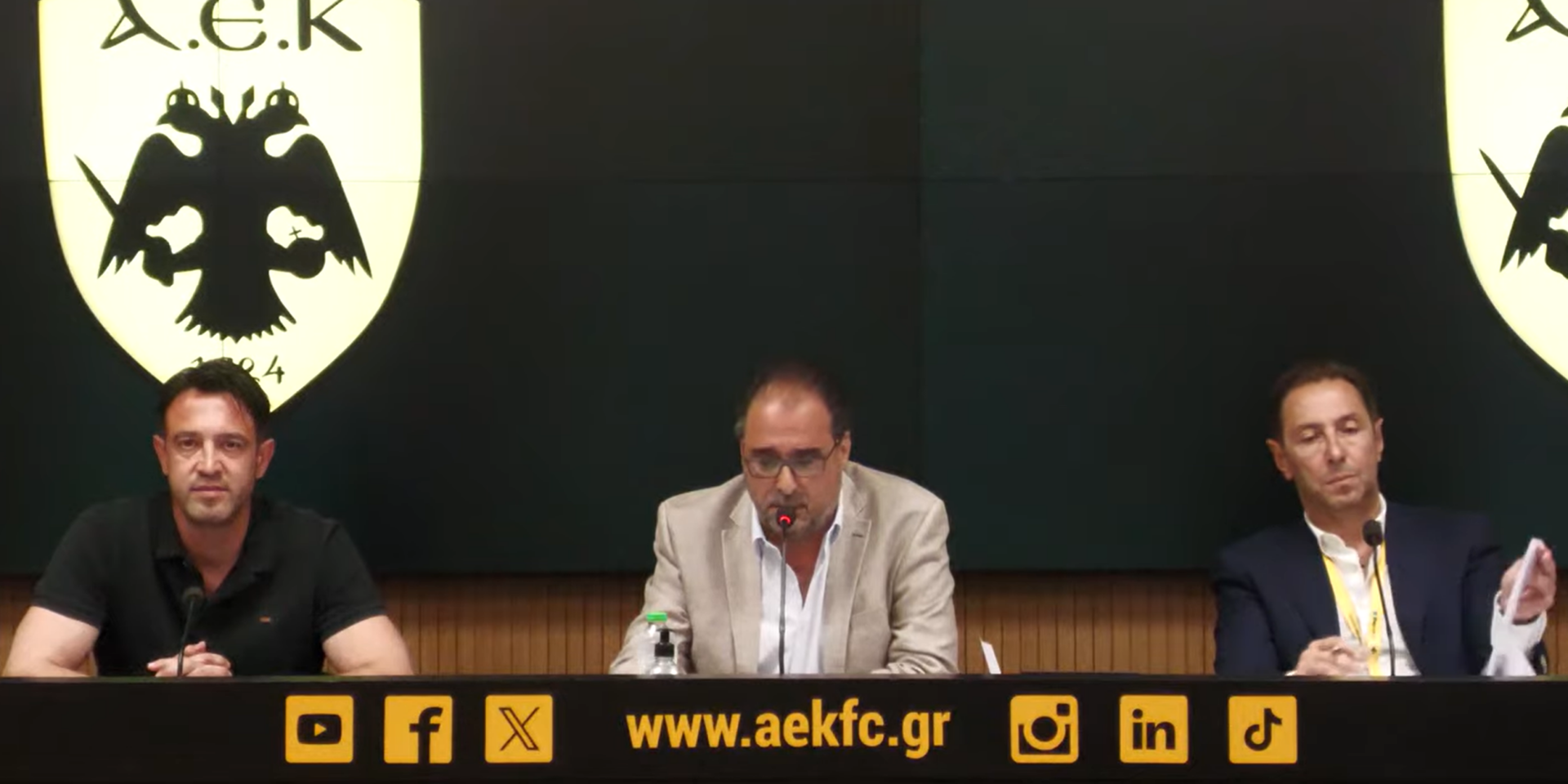 LIVE: Συνέντευξη του Αλέξη Αλεξίου στους ρεπόρτερ της Ερασιτεχνικής ΑΕΚ