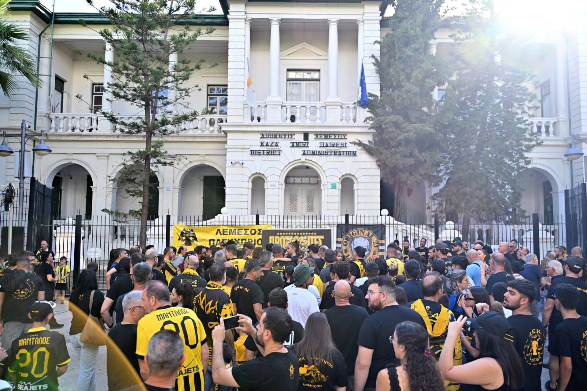 ΑΕΚ: Το τρόπαιο του πρωταθλήματος στην Λεμεσό (VIDEO)