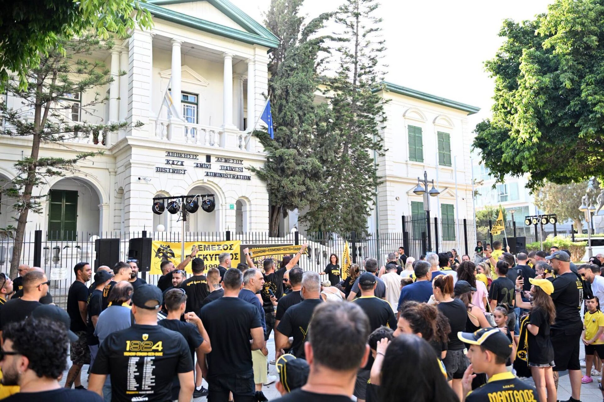 Θερμή υποδοχή και στη Λεμεσό για το τρόπαιο του πρωταθλήματος της ΑΕΚ